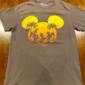Disney sunset T-shirt size small in Mens (can fit xl in boys)